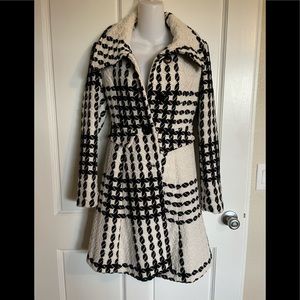 Beautiful 🖤🤍🖤🤍Express Coat XS -